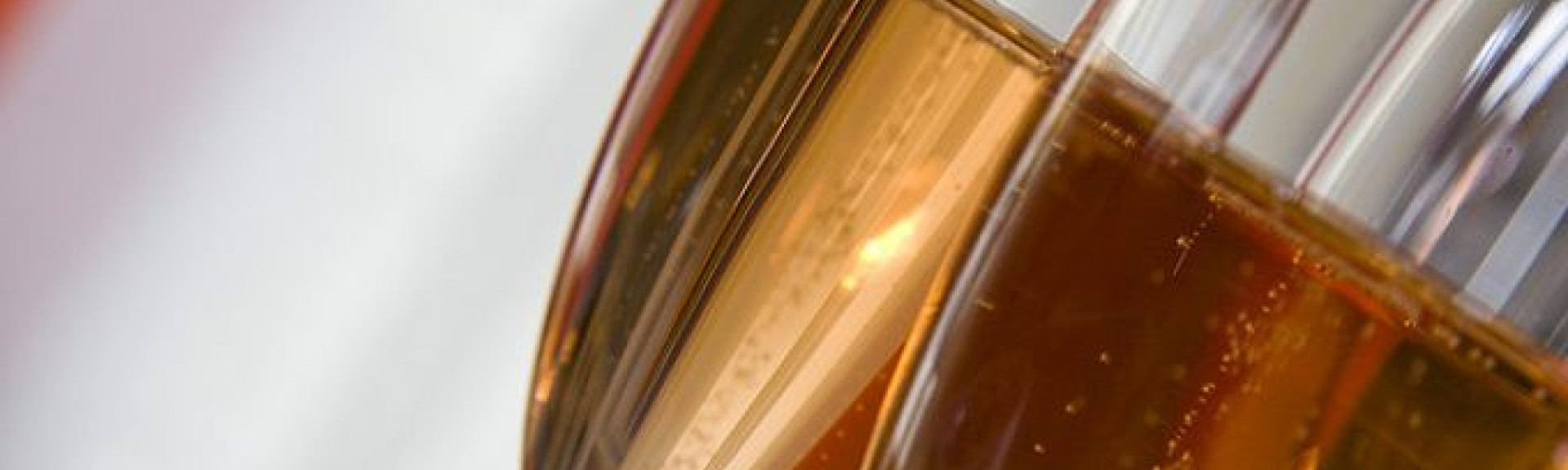 croppedimage680368 Champagne flutes v4