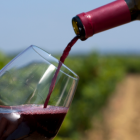 croppedimage680368 Glass of wine Wine Investment v2