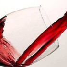croppedimage680368 wine glass pour v2