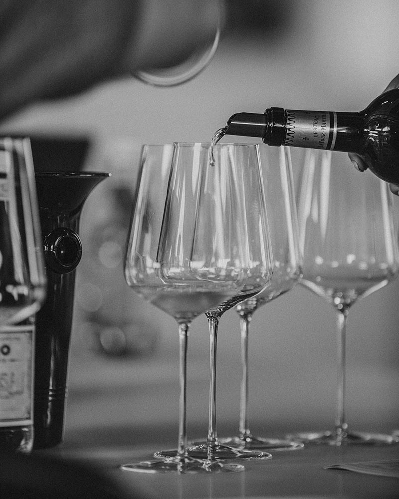 Wine pouring Bordeaux En Primeur 2020