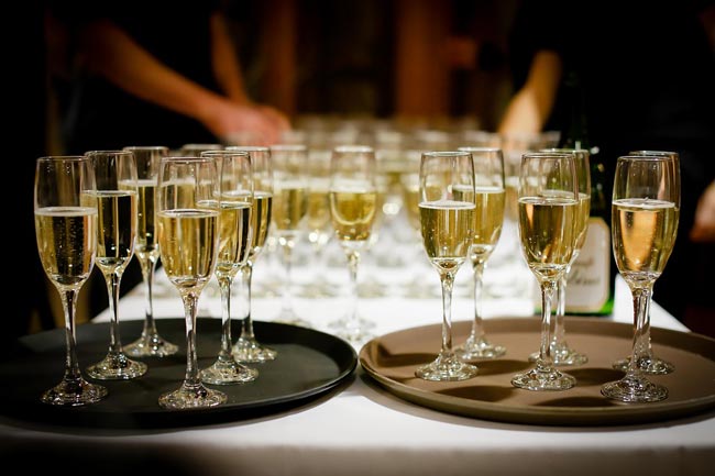 Champagne sales set new record